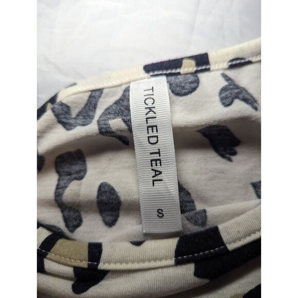 Tickled Teal Long Sleeve Lightweight Animal Print Women's Blouse Size Small - Picture 5 of 13